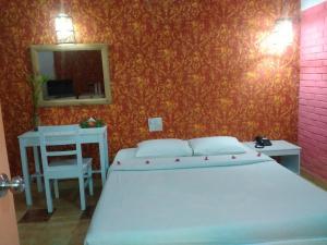 Deluxe Couple Room (Hotel Building)